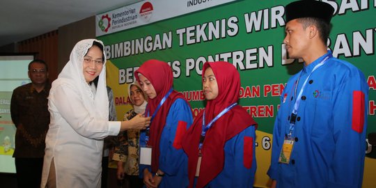 Kementerian Perindustrian Latih Santri Banyuwangi Berbisnis Roti