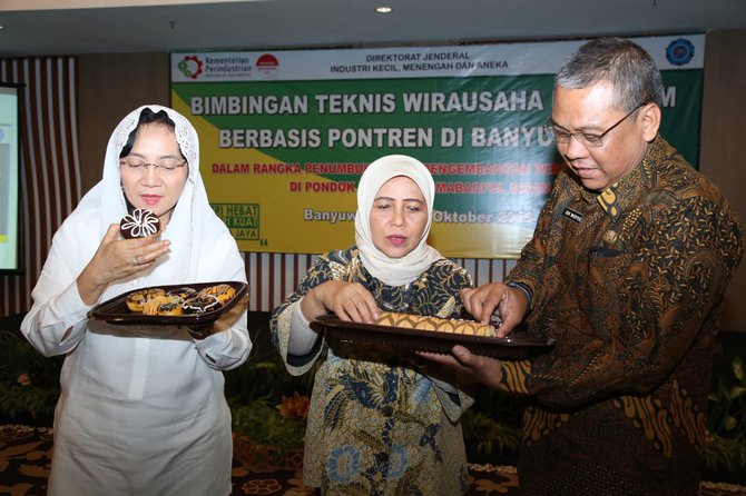 kementerian perindustrian latih santri banyuwangi berbisnis roti