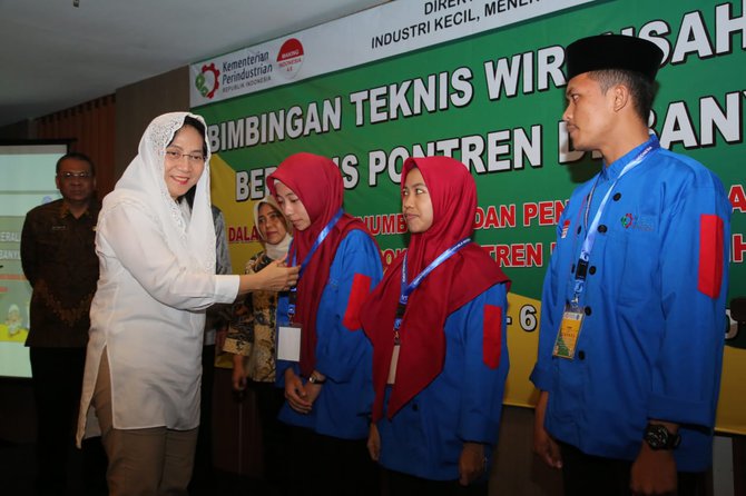 kementerian perindustrian latih santri banyuwangi berbisnis roti