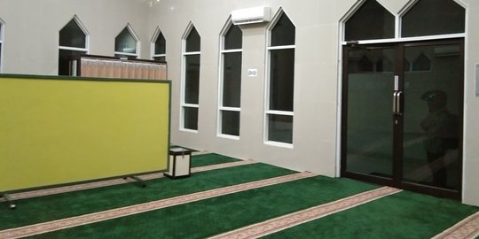 Masuk Masjid Tanpa Lepas Sepatu, 2 Anggota Polri Ditahan 14 Hari