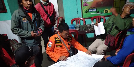 13 Pendaki Terjebak Akibat Gunung Raung Terbakar Dievakuasi