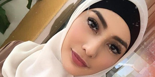 penampilan tyas mirasih berhijab curi perhatian