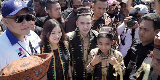 bahagia dan penuh haru