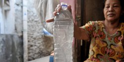 Penampakan Air PAM di Kampung Baru Kubur Koja yang Keruh dan Berbau