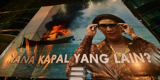 Menteri Susi Musnahkan 21 Kapal Ikan Asing di Kalimantan Barat