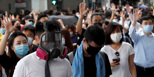 Protes Hong Kong Makin Beringas, Demonstran Tolak Larangan Pakai Masker