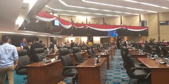 Tunggu Pelantikan Ketua DPRD DKI, Fraksi Lobi-Lobi Bahas Pimpinan Komisi