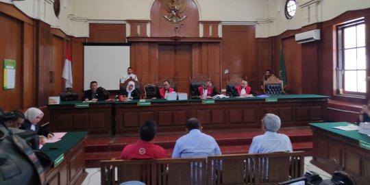 6 Terdakwa Kasus Jalan Gubeng Ambles Jalani Sidang Perdana