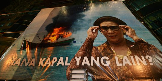 Menteri Susi Tenggelamkan 4 Kapal Asing Milik Vietnam di Perairan Natuna