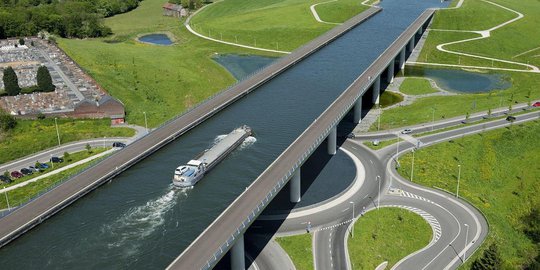 Keunikan Pont Canal Du Sart, Kanal di Atas Jalan Raya Milik Belgia