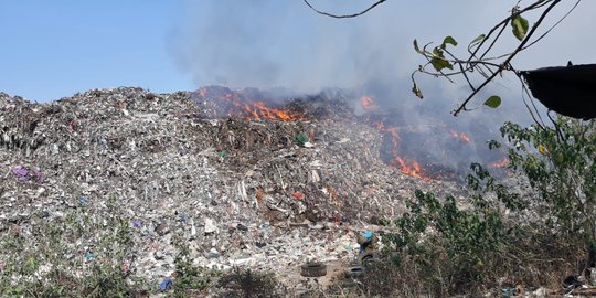 TPA Putri Cempo Solo Terbakar, Ribuan Warga Karanganyar Terdampak Asap