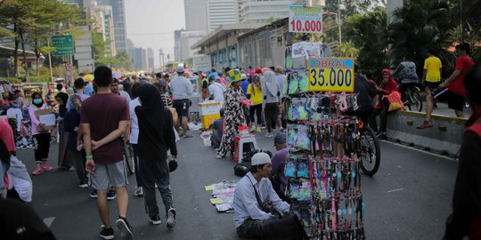 Pemprov DKI Masih Kaji Penempatan PKL di Trotoar