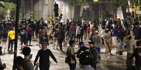 Polisi: Korban Akbar Jatuh saat Lompati Pagar DPR, Mendarat di Bagian Kepala