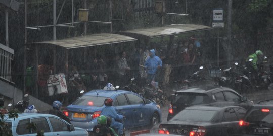 Setelah Sekian Lama, Akhirnya Jakarta Diguyur Hujan Deras