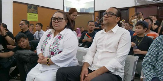 Suasana Sidang Lanjutan Terdakwa Nunung dan Suami di PN Jaksel