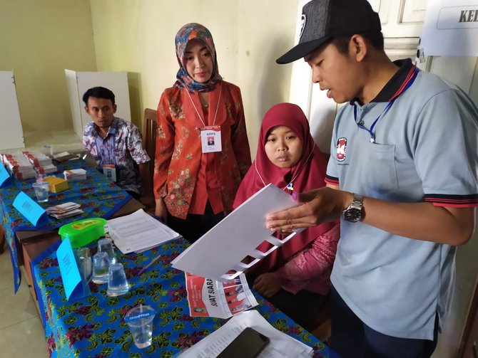 tuna netra nyoblos di pilkades banyuwangi