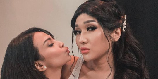Lucinta Luna dan Vanessa Angel Goyang Sensual Bersama, Bikin Heboh