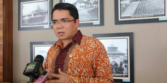 Debat soal Perppu KPK, Arteria Dahlan Sampai Tunjuk-Tunjuk Emil Salim