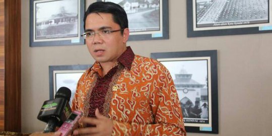 Buntut Debat dengan Emil Salim, Profil Arteria Dahlan 'Dibajak' Netizen