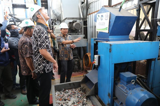 gubernur jawa tengah ganjar pranowo mengunjungi tpa putri cempo solo