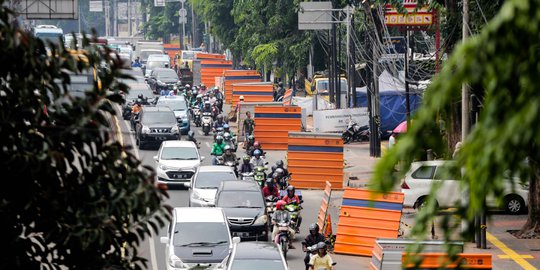 Proyek Trotoar dan Galian Jadi Penyebab Jalan Otista Macet
