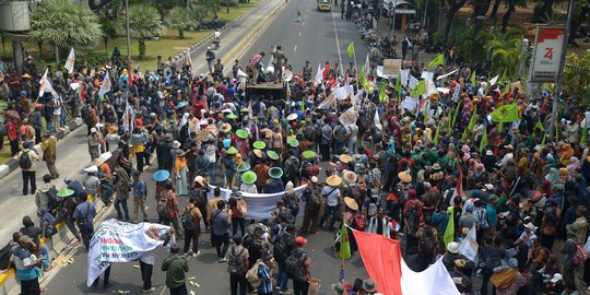 Ribuan Petani Demo di Patung Kuda