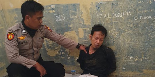 Polisi Bawa Mertua Pelaku Penusukan Wiranto ke Polres Brebes
