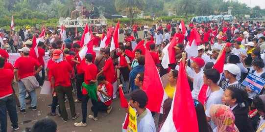 Seruan Damai Demonstran Jelang Pelantikan Presiden