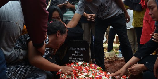 Air Mata Keluarga Buat Akbar Alamsyah, Korban Demo Ditemukan Koma Lalu Meninggal