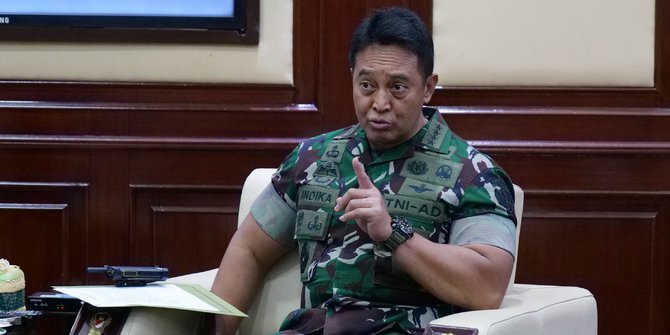 Jari-jari 'Nakal' Tiga Istri Prajurit TNI Antarkan Suami ke Bui