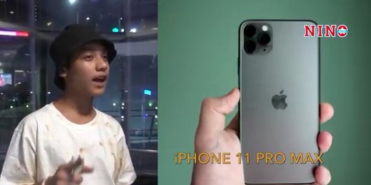 Foto Orang Pegang Hp Iphone 11 Foto Foto Keren