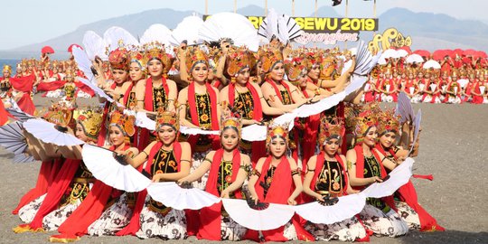 Ribuan Penari Festival Gandrung Sewu Banyuwangi Bikin Merinding Ribuan Wisatawan