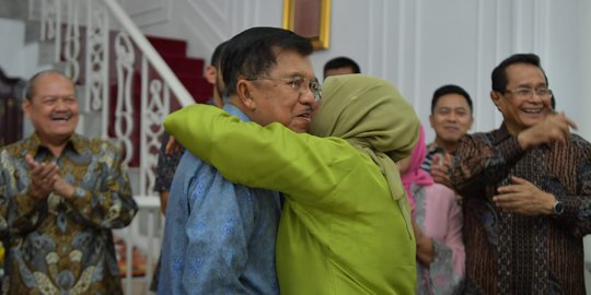 Mufidah Cerita Keseharian Mengurus JK: Bapak Tak Mau Diatur Soal Kumis & Rambut