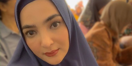 Komentar Azriel Lihat Penampilan Ashanty Pakai Hijab: Jangan Dilepas Ya Bunda