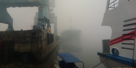 Sungai Musi Dikepung Kabut Asap, Kemenhub Keluarkan Imbauan Keselamatan Pelayaran