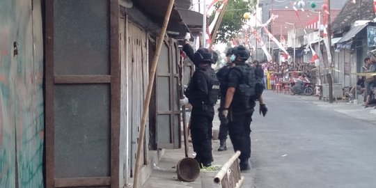 Densus 88 Kembali Amankan Terduga Teroris di Cirebon