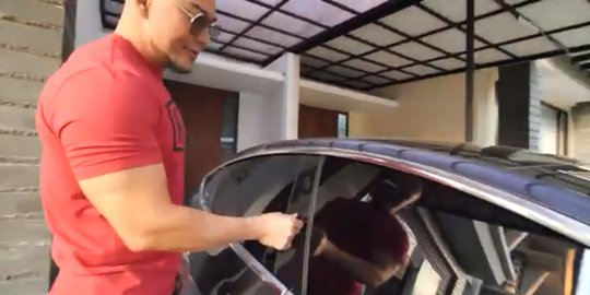 Deddy Corbuzier Pamer Mobil Baru, Sandiaga Uno Tertawa dan Tulis Jawaban Menohok