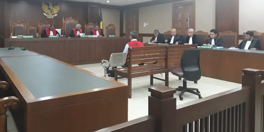 Nilai Dakwaan JPU Kabur, Pengacara Desrizal yang Pukul Hakim Minta Dibebaskan