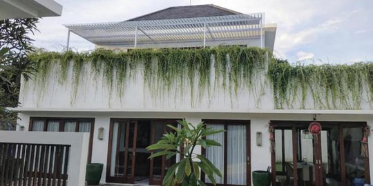 6 foto rumah ivan gunawan, mewah ada kolam renang