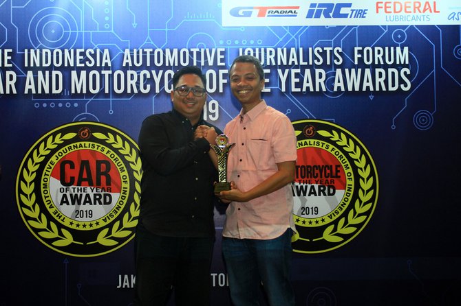 wuling almaz memenangi forwot car of the year 2019