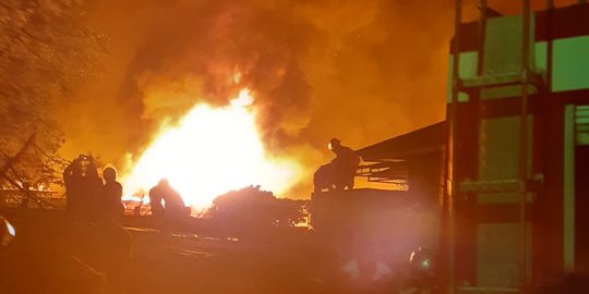 Kawasan Padat Penduduk di Pesanggrahan Jaksel Terbakar