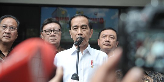 Beda Sikap Demo Saat Pelantikan, Jokowi Mengizinkan Tapi Anak Buah Melarang