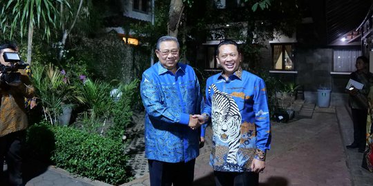 Berbatik Biru, Bamsoet Antar Undangan Pelantikan Presiden ke SBY