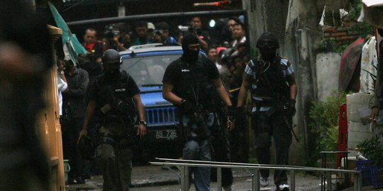 Densus 88 Tangkap Terduga Teroris Jaringan Lampung di Tambun Bekasi
