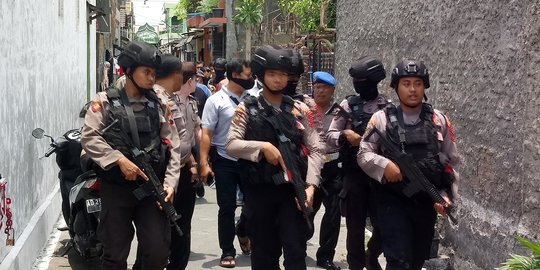 Densus Sita Bubuk Pembuat Bom Sampai Buku Jihad di Bekasi