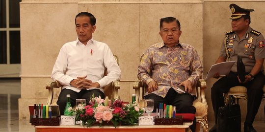 INDEF Sentil Presiden Jokowi Jangan Hanya Blusukan ke Pasar