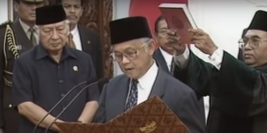 Cerita Pelantikan Presiden Habibie Satu Satunya Yang Dilantik Di Istana Merdeka Com