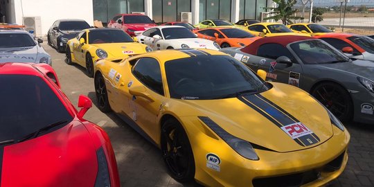 Bos-Bos Pemilik Supercar Gelar Pertemuan di Banyuwangi