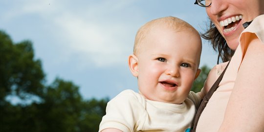 Ketika Sedang Batuk Pilek, Hindari Mencium Bayi pada Sejumlah Area Ini