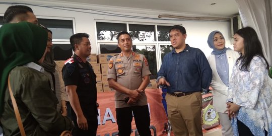 Anggota DPR Muda Berikan Sembako ke TNI-Polri yang Amankan Pelantikan Presiden